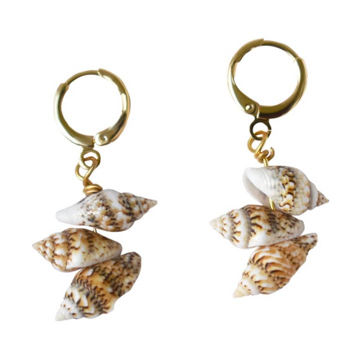 Boucles d'oreilles Huggie à triple coque en forme de goutte | par Ifemi Jewels pour la vente par Ifemi Jewels