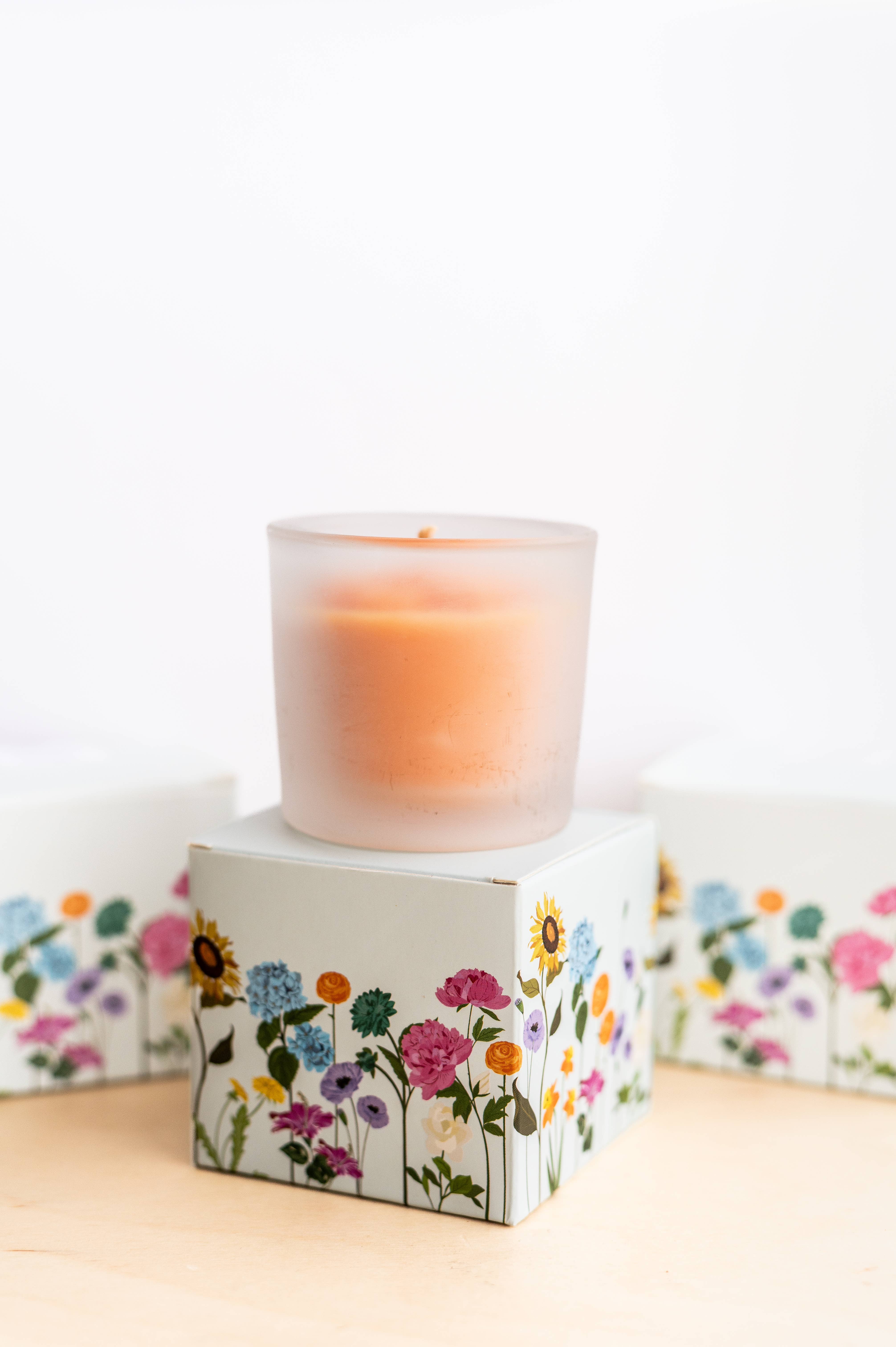 Multifaceted™ Artisan Candles - Wholesale Jar/Filled Candle - Daffodil Flower Candle, Eco -Friendly Candle -multiple sizes6