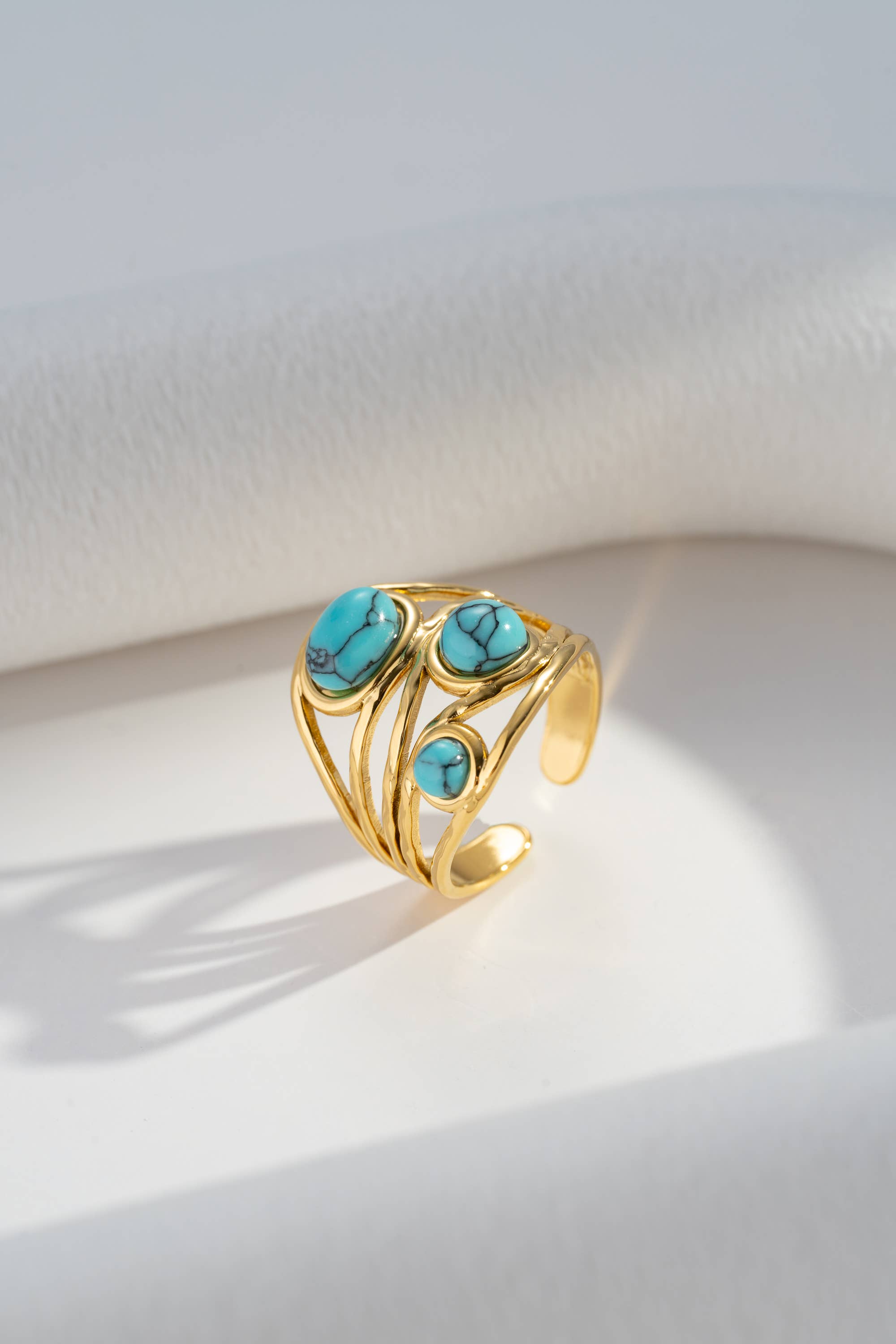 COSMOS – wholesale Ring med flera stenar – Modern kurvig öppen ring i rostfritt stål med stenar0