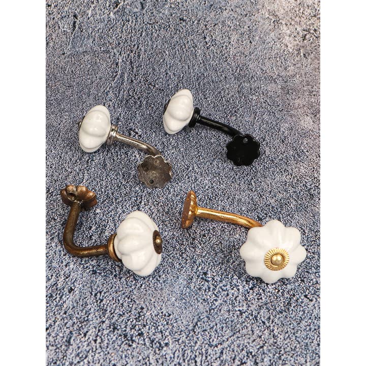 KNOBCO – wholesale Knopp/Handtag – Vit färg Enfärgad blomformdesign Gardinslips Ryggkrok Rustik badrumshanddukskrok Antik krok (Set med 2)