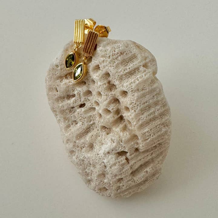 Namaste Jewelry – Großhandel Ohrhänger – Blattförmige Ohrringe - Grüner Stein0