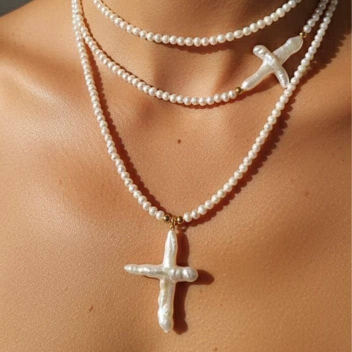 OE! - Wholesale Beaded/Pearl Necklace - Crosia necklace with pearls and a baroque mother-of-pearl cross4