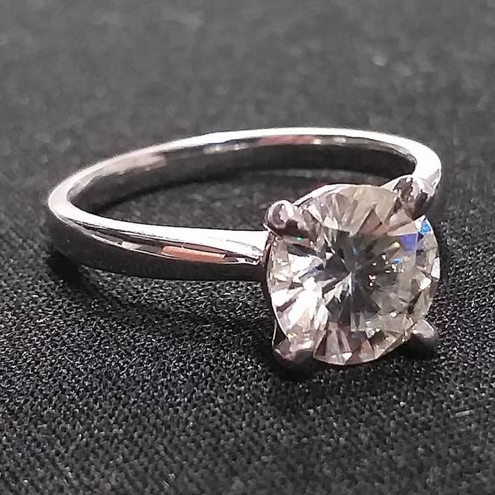 Anel de Prata Moissanite 7,5 mm (1,5 Ct.) Cor D por atacado de Dmineral