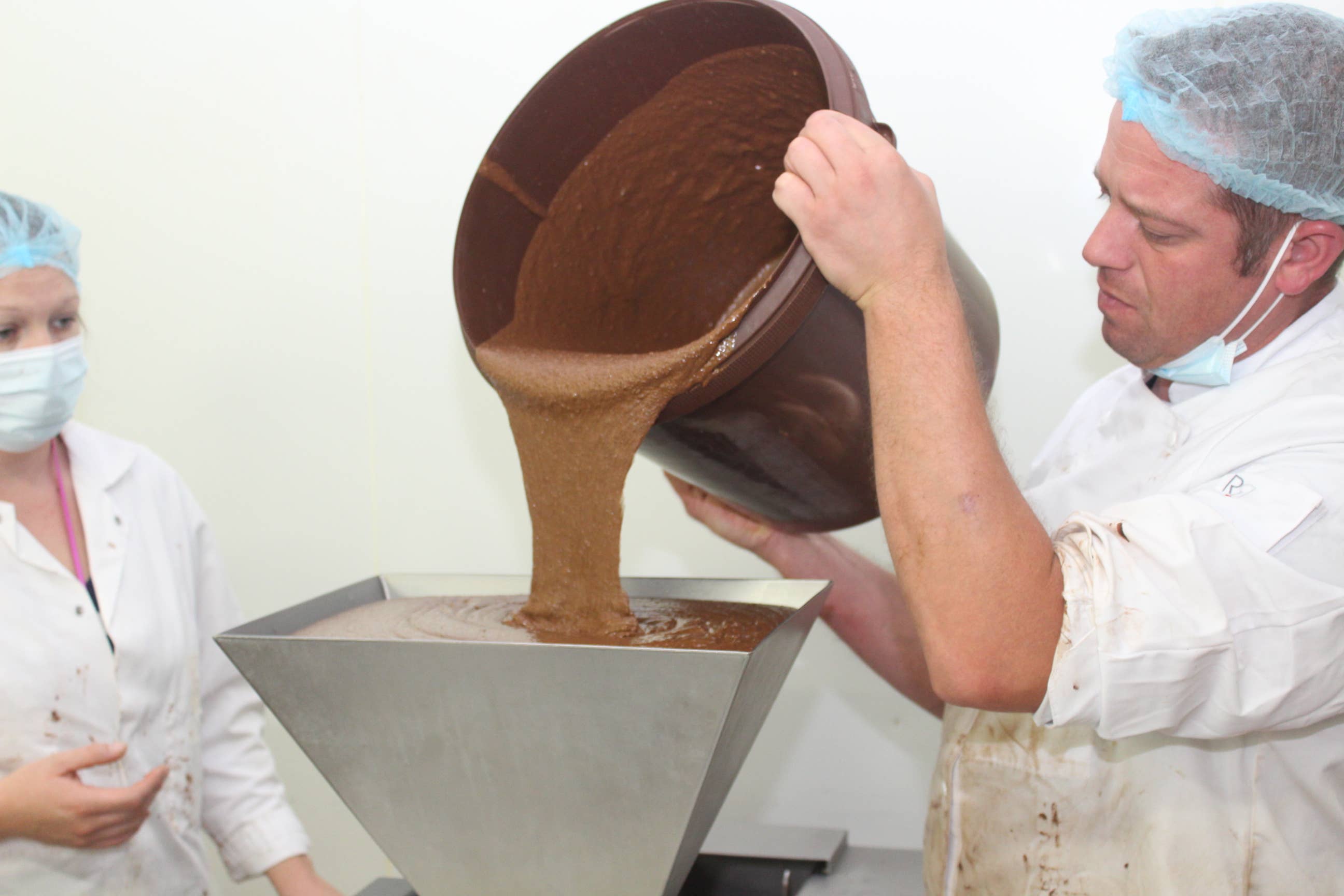 Royale Normande Chocolaterie – Chocolate por atacado – CHOCOLATE DE LEITE - GANACHE DE MORANGO - CAIXA A GRANEL 1584