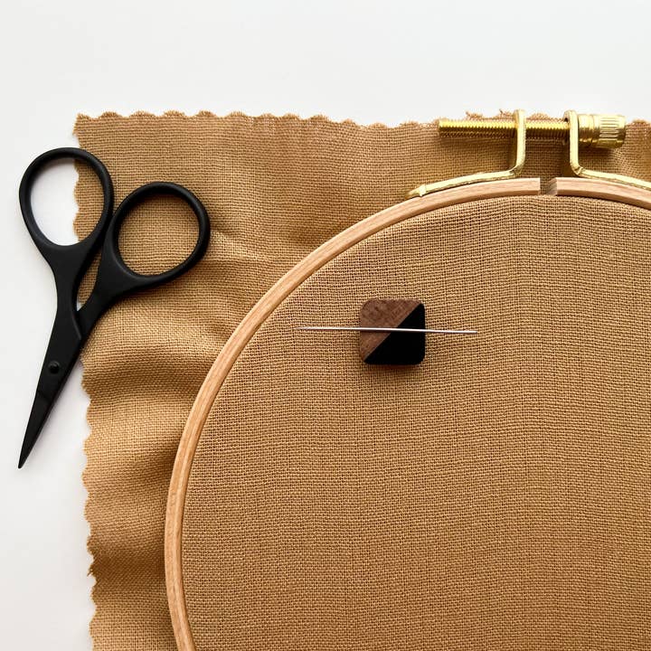 Matryoshka Doll Shop - Wholesale Embroidery/Cross Stitch Supplies - Square magnetic needle minder, needle magnet12