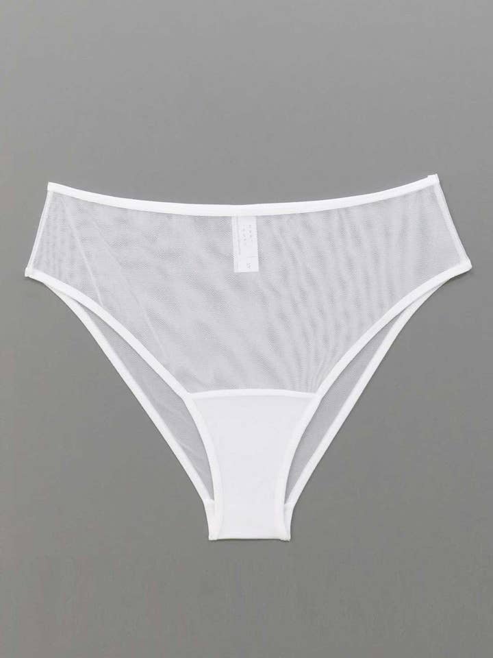Slip Kendi en blanc pour la vente par MARY YOUNG
