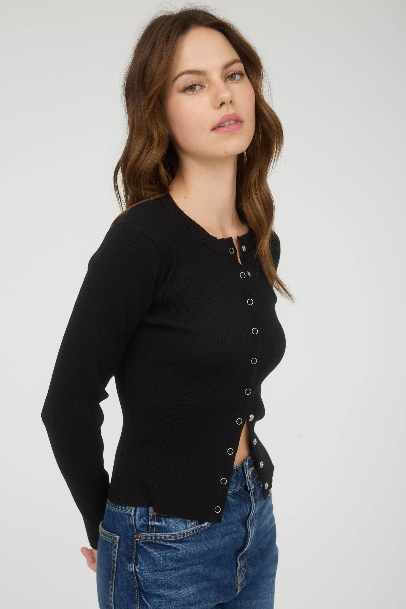 The Workshop Studio - Wholesale Cardigan - Women's - SNAP BUTTON DOWN ROUND NECK KNIT CARDIGAN2