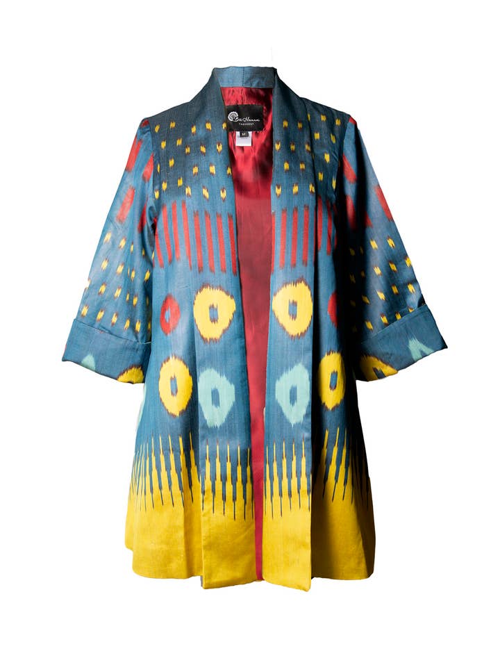 Veste à col châle en soie ikat bleue et jaune pour la vente par Bibi Hanum