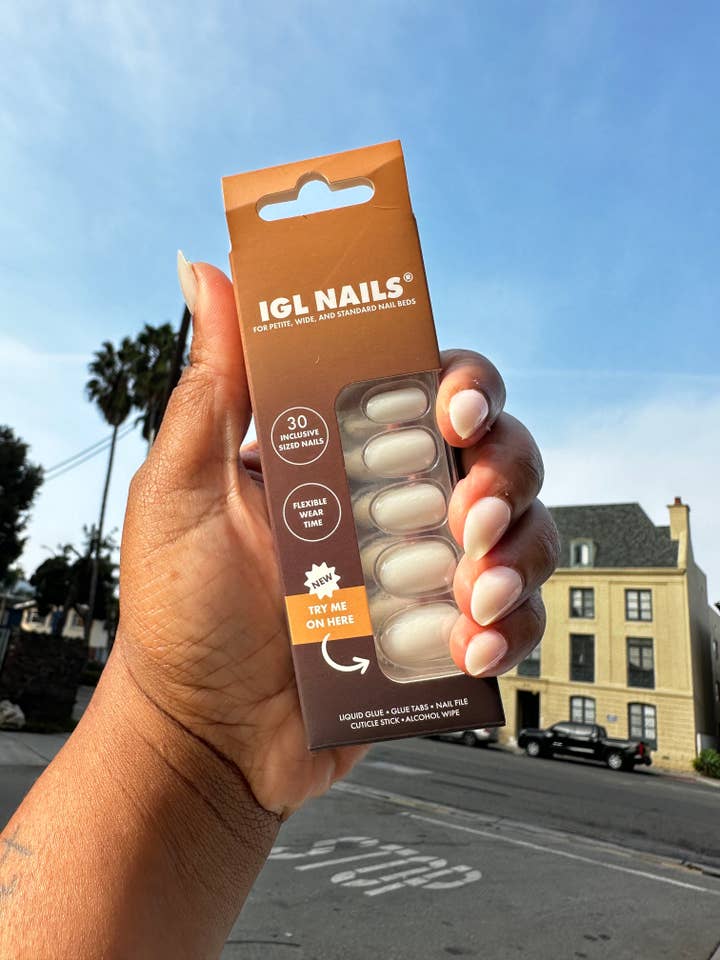 Lila Geluxe™ Nails – Classic White Short Round for wholesale by IGL Nails