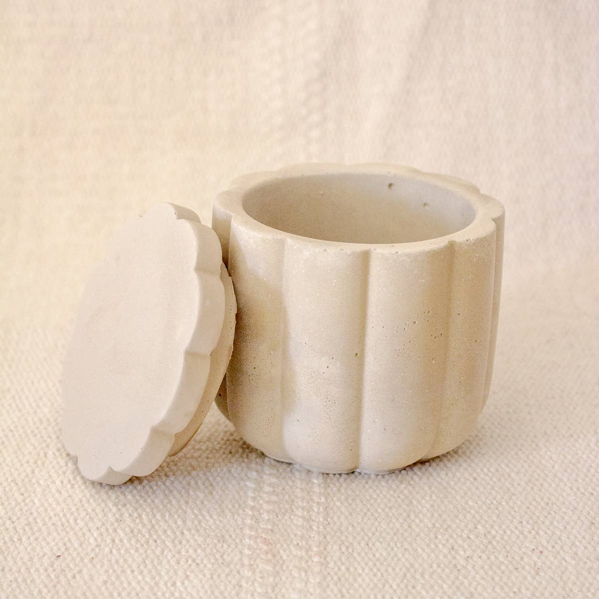 Moderniche - Wholesale Candle Holder - 7oz Empty Concrete Candle Jar  w/ Lid Option - Scallop Style10