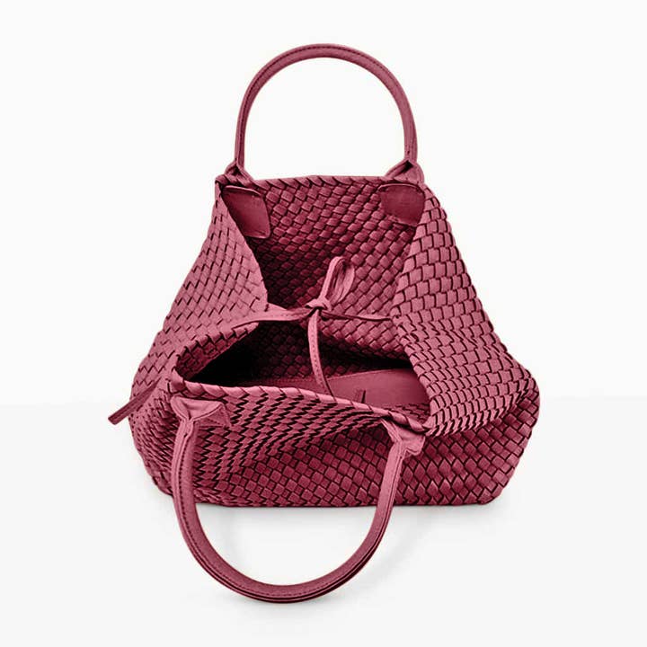 Le sac fourre-tout Nicola Weave en bordeaux pour la vente par Worth A Million