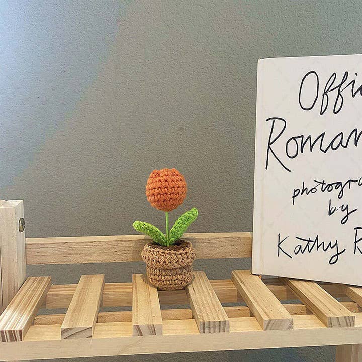 TOMOPOD LLC – wholesale Artificial flowers – Crochet Tulips in the Pot, Knitted Mini Flower Pot Plant2