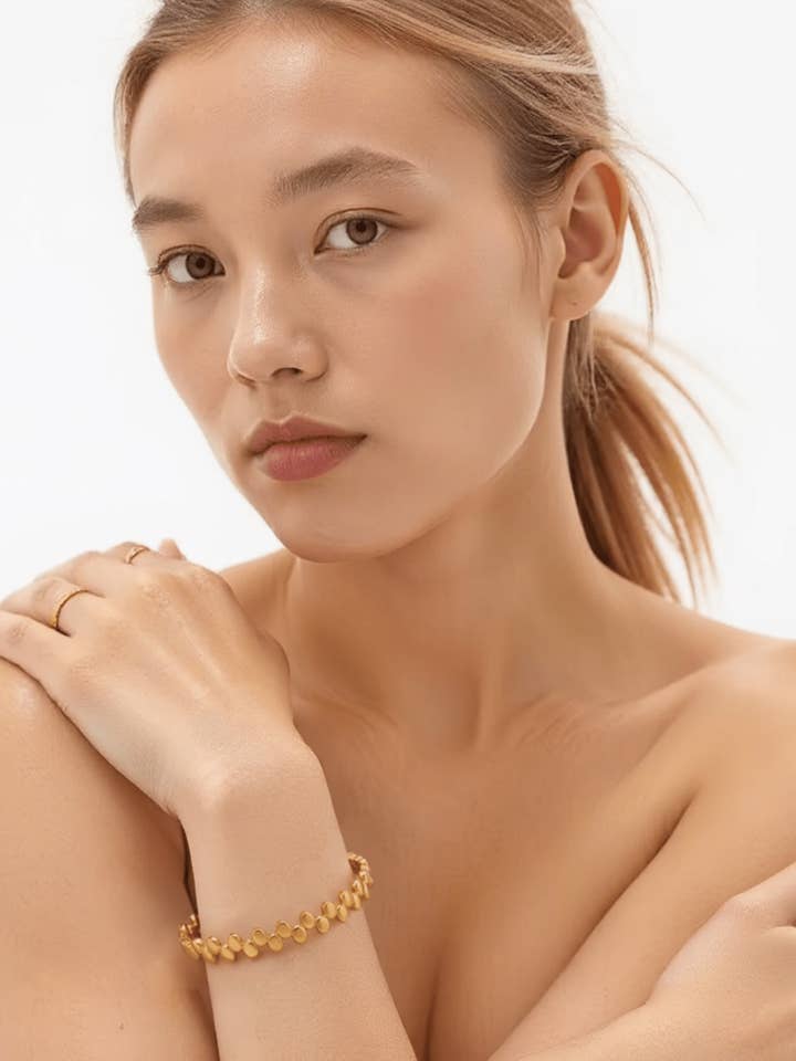 Waterproof 18K Gold Plated Dot Round Bracelet for wholesale by Akalia
