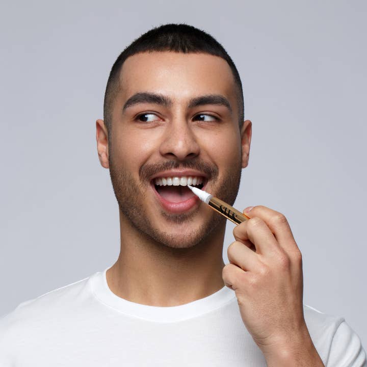 Sparkling White Smile - Wholesale Teeth whitener - SWS Gold Touch Up Pen1