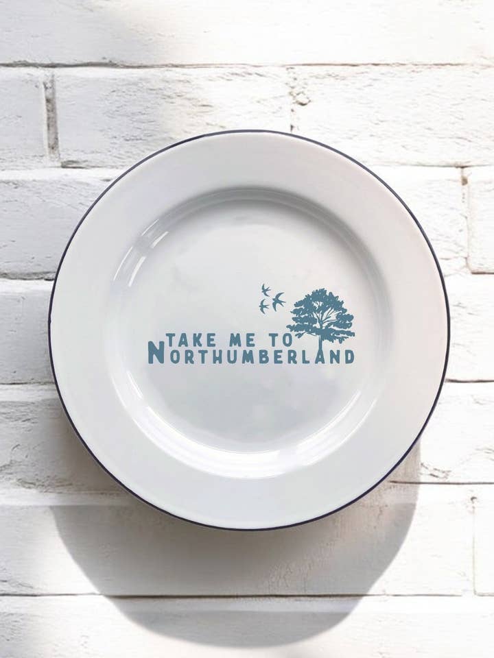 Tag mig til Northumberland Dekorativ Emaljetallerken for engroshandel hos Sovende Bjorn
