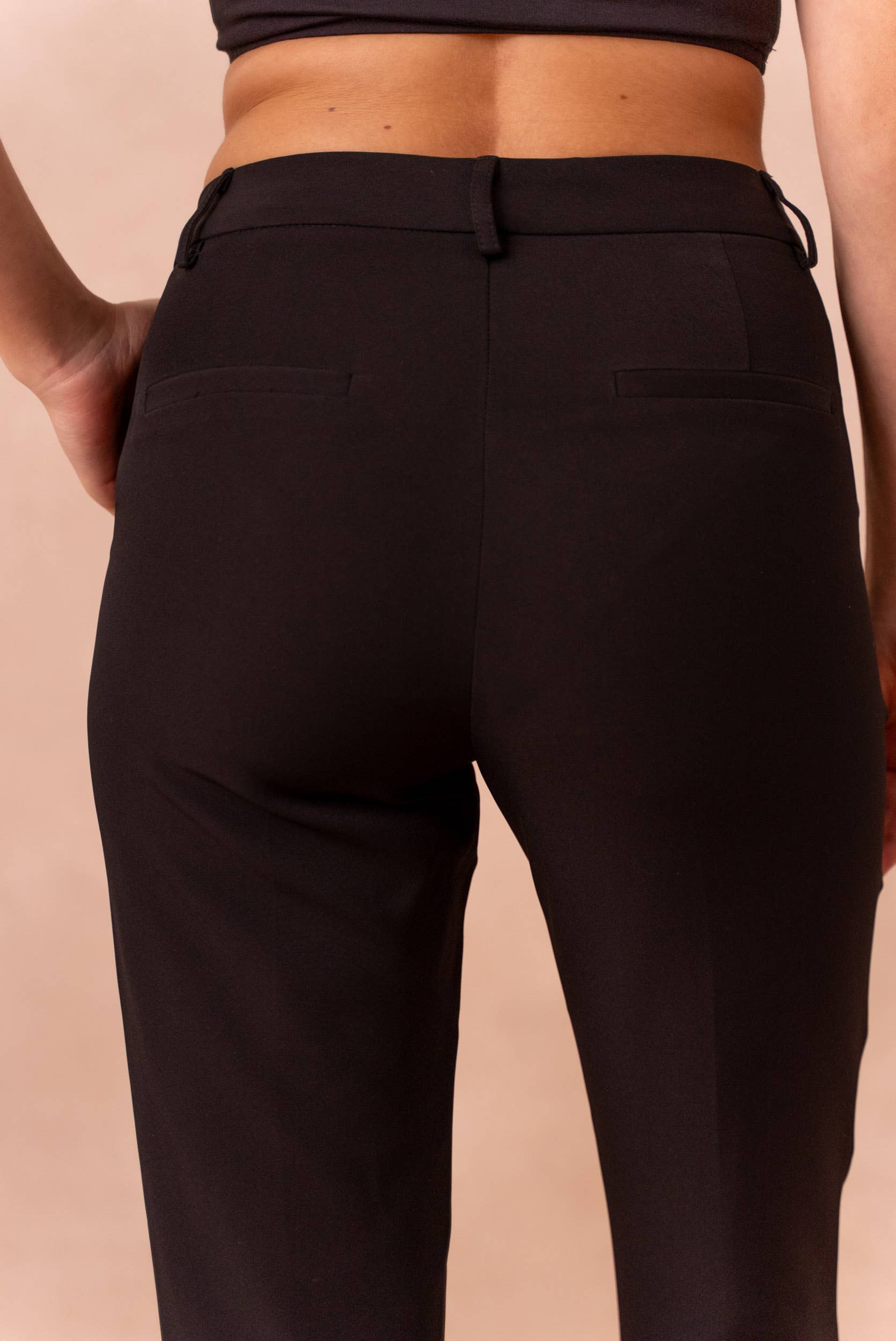 Attentif Paris – wholesale Pants – Women's – [Timeless] High-waisted cigarette pants2