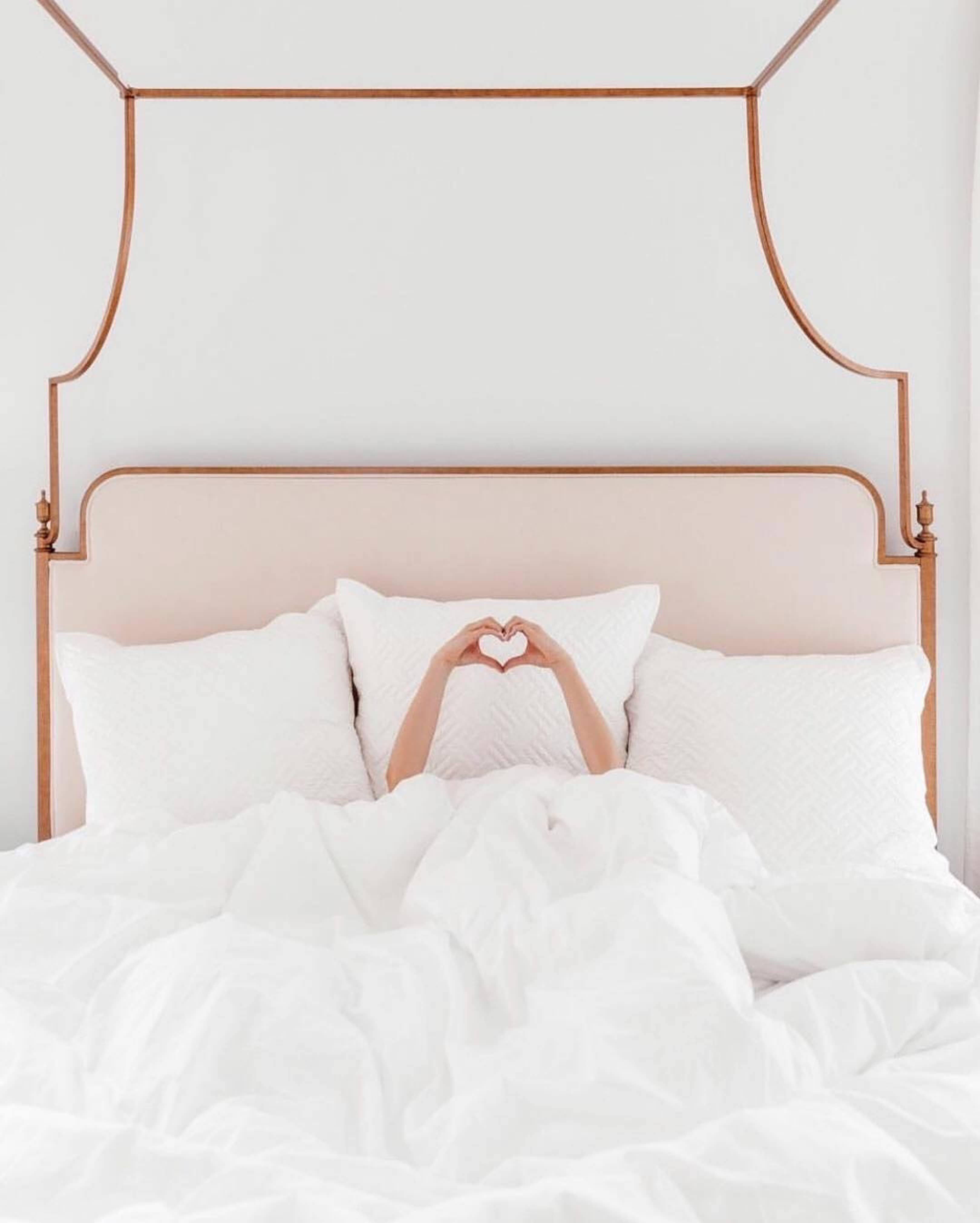 Moodcast Fragrance Co. - Wholesale Jar/Filled Candle - Coconut Wax Candle - Persona - Early Riser - 8 oz Glass Jar1