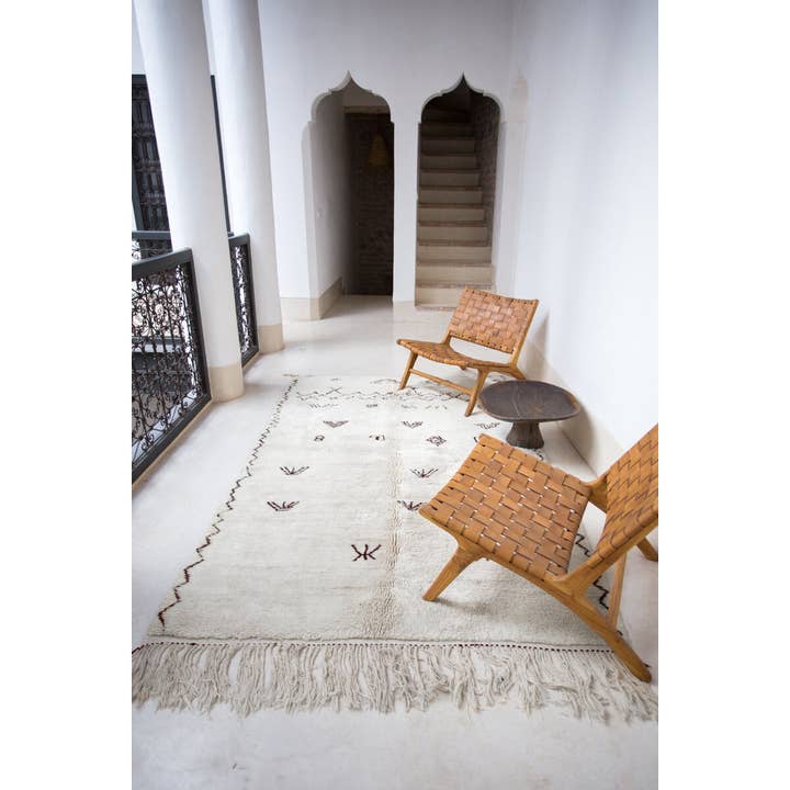 Ouive - Vendita all'ingrosso Tappeto - Tappeto berbero marocchino bianco "Symbol" con simboli tribali marroni1