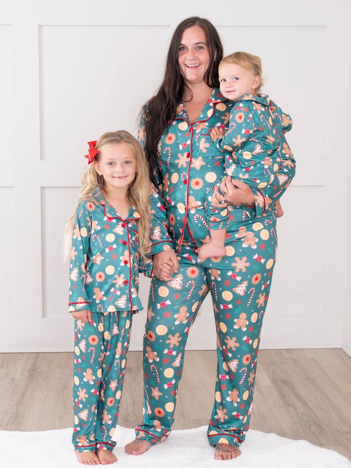 Marie Nicole Clothing - Wholesale Sleepwear Set - Women's - Jolly Sweets Family Pajamas - Mom6
