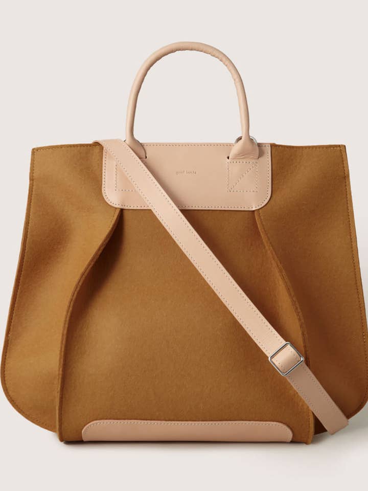 Tote en laine mérinos Frankie en miel pour la vente par Graf Lantz