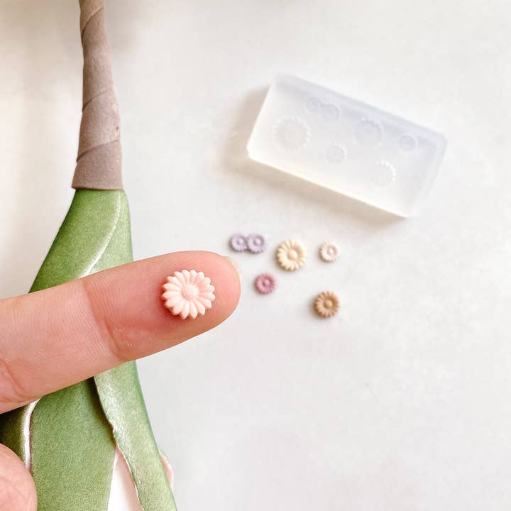 Tera Clay - Wholesale Craft Supplies - Micro Floral Mold 17