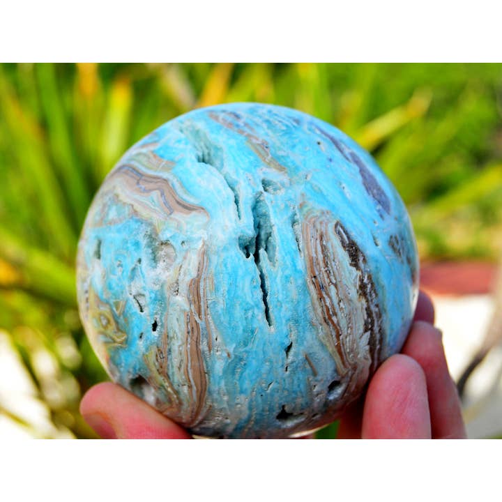 XL-blaue Aragonit-Kristallkugel (70mm — 90mm) für den Großhandel von Kaia & Crystals