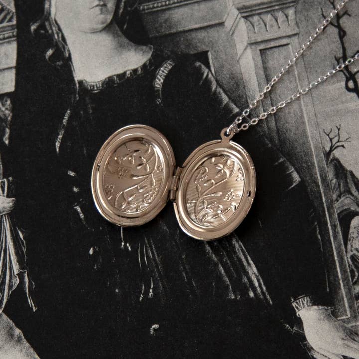 Kindred Objects - Wholesale Locket Necklace - Vintage Large Silver Oval Locket Necklace1