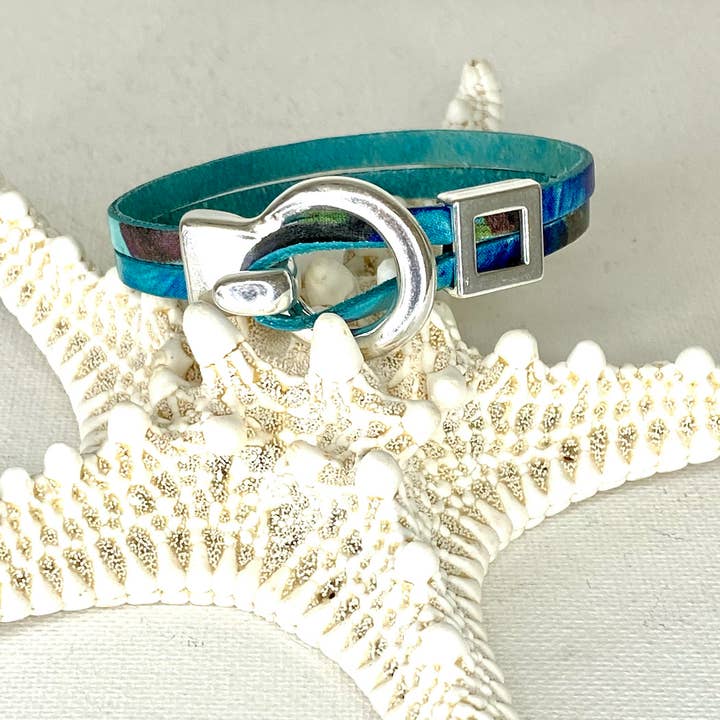 Jackie Gallagher Designs - Handmade Coastal Jewelry - Wholesale Armband - Aquarel cirkelsluiting lederen armband
