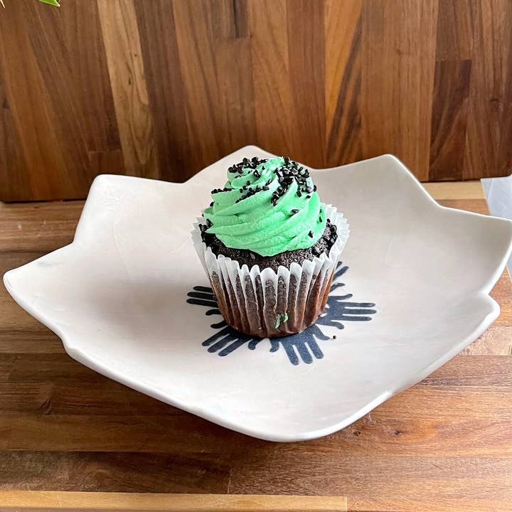 Star Flower Hamsa-schaal voor wholesale door Chrys' Porcelain