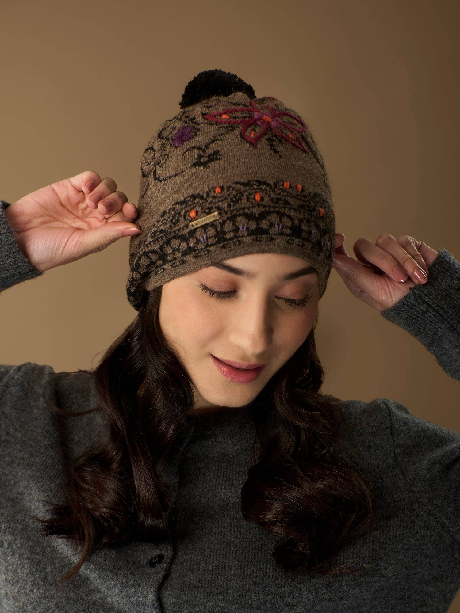 WUAMAN - Alpaca - Wholesale Beanie - Women's - Emilia Alpaca Hat | Hand Embroidery Alpaca Hat1