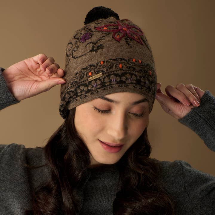 WUAMAN - Alpaca - Wholesale Beanie - Women's - Emilia Alpaca Hat | Hand Embroidery Alpaca Hat1