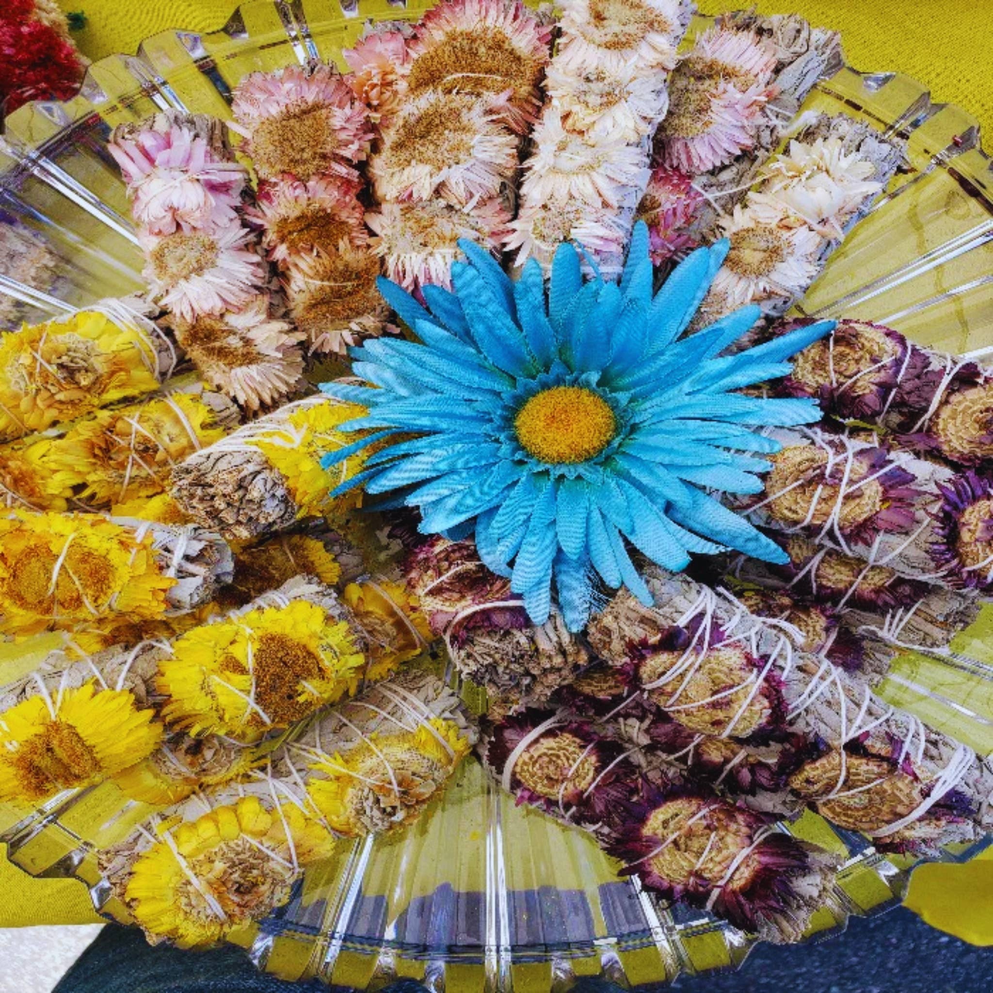 Third Eye Sage - Wholesale Wierrookbundel - Bundeltje met Smudge Sticks van Straw Flowers & White Sage 4"4