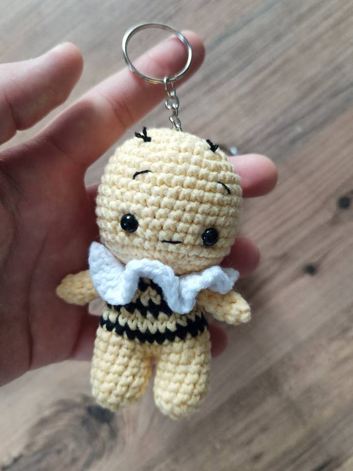 Handmade Bee Keychain – Cute Crochet Keyring for Gifts for wholesale by KLABELGIFT