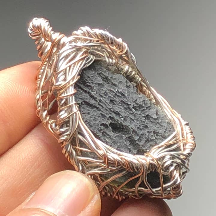 Colgante de Moldavita 14g en Plata 925 y Oro Rosa Hecho a Mano para venta al por mayor de Wildheart Crystals