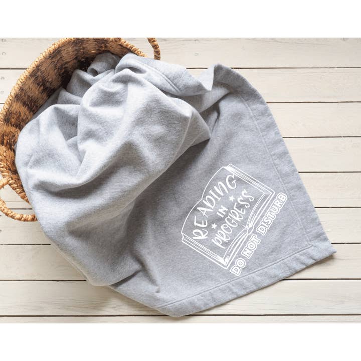 Bezig met lezen DO NOT DISTURB Blanket voor wholesale door Rogue Society Apparel®️