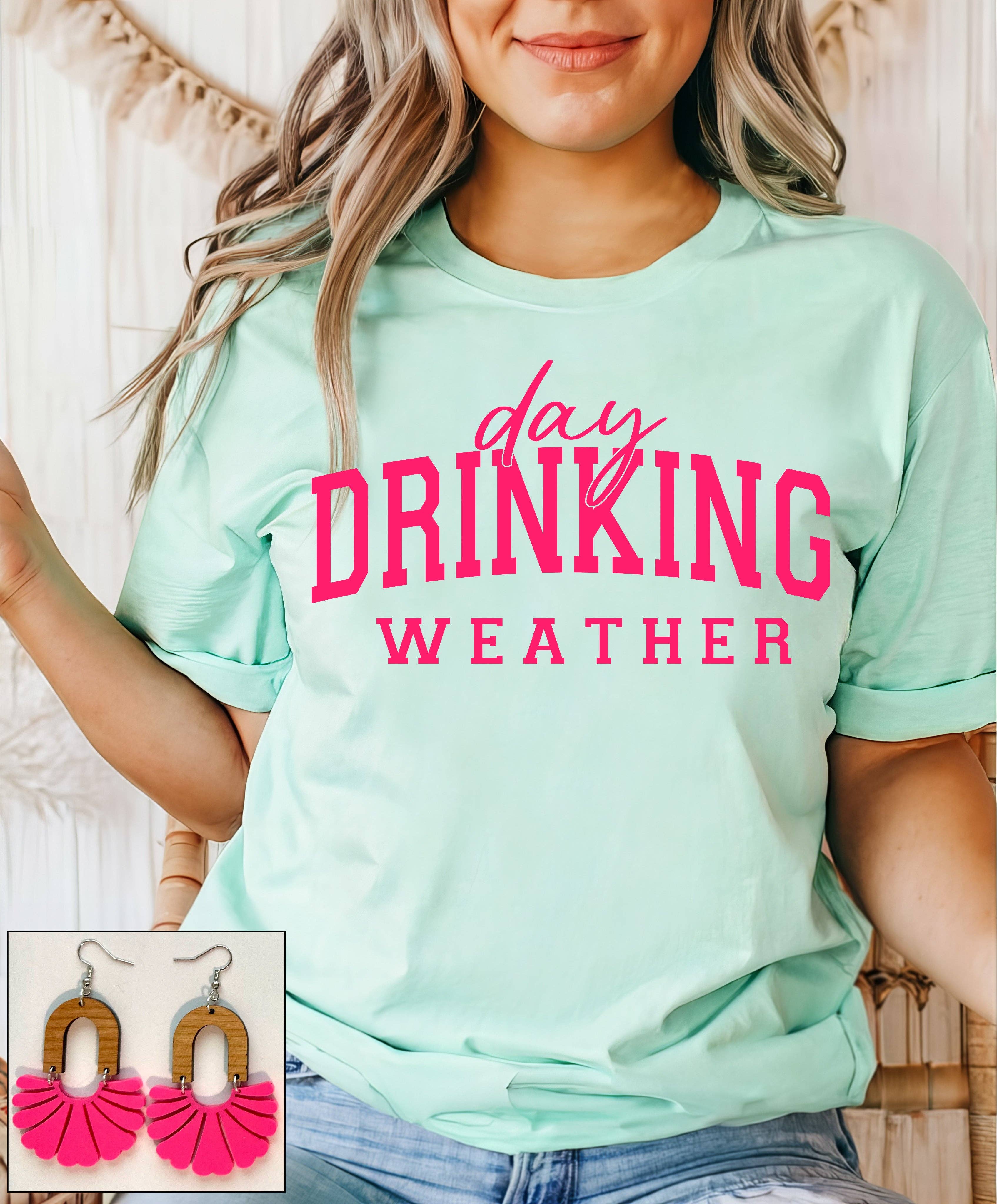 Southern Attitude Designs Inc – Engroshandel T-shirt med print - Dame – Drikkevær på dagen