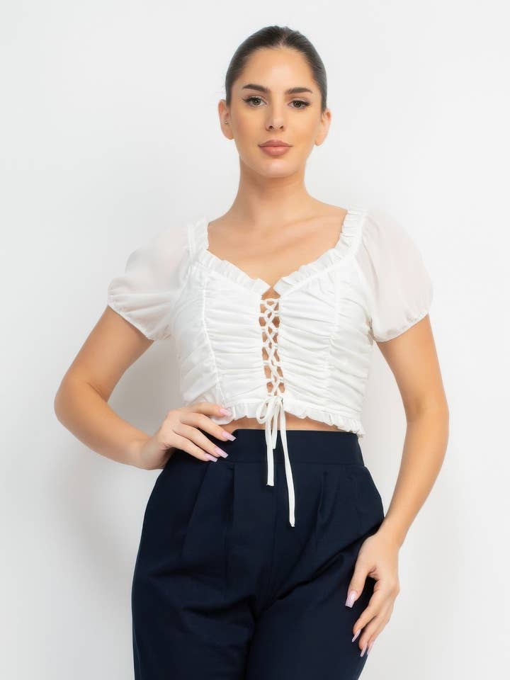 Rygshirret flæsebesat snørelukket crop top for engroshandel hos CC Wholesale Clothing