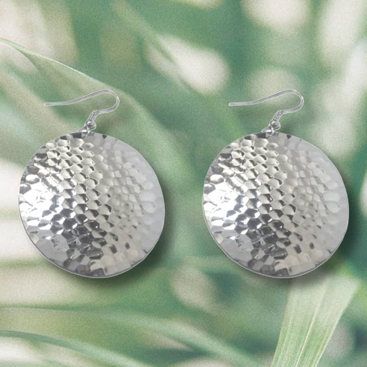 Pendientes Círculo Martillado de Plata para venta al por mayor de The Urban Charm