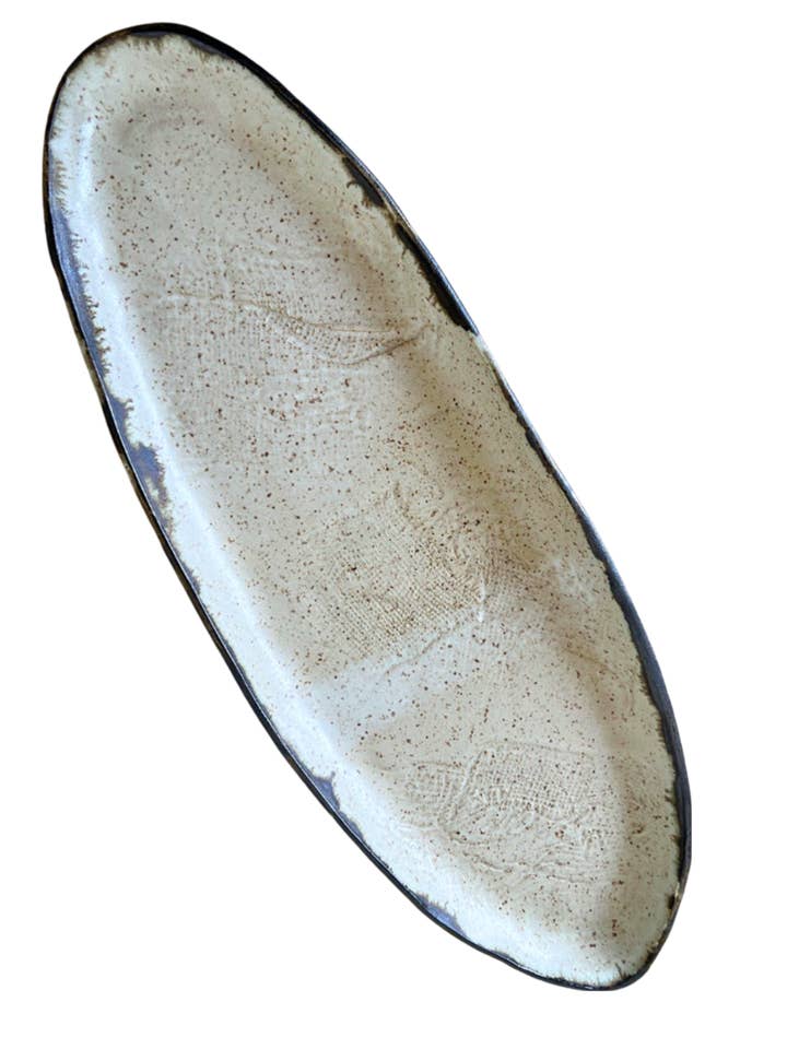Bandeja ovalada grande con textura Luna para venta al por mayor de Gina DeSantis Ceramics