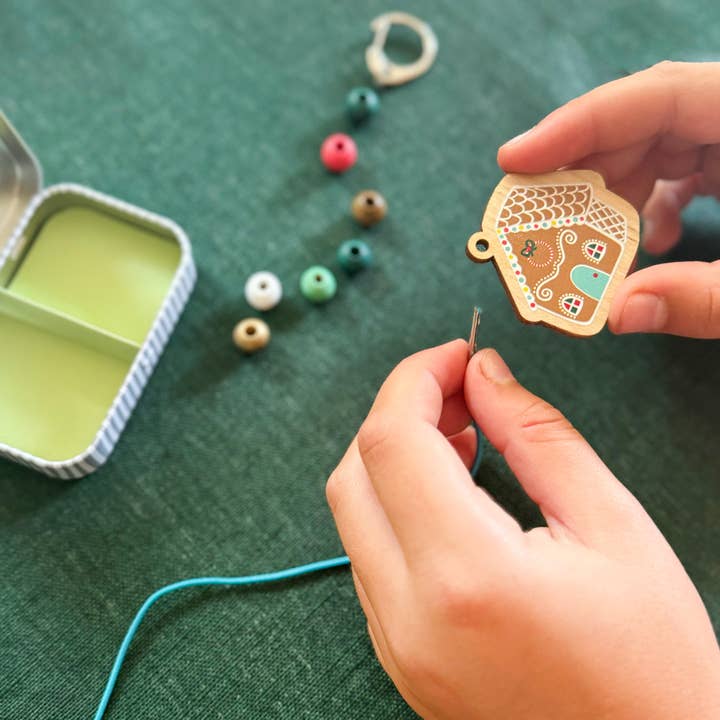 Cotton Twist - Wholesale DIY Craft Kit - Kids - Gingerbread House Keyring Gift Kit
