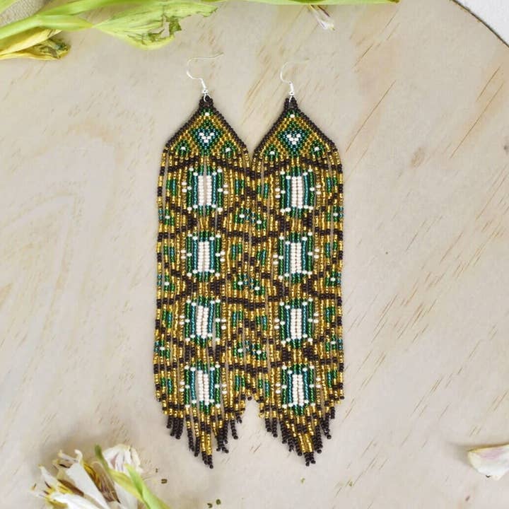 Gouden Wandtapijt - Inheemse Kralenoorbellen met Gouden Tinten voor wholesale door Mother Sierra