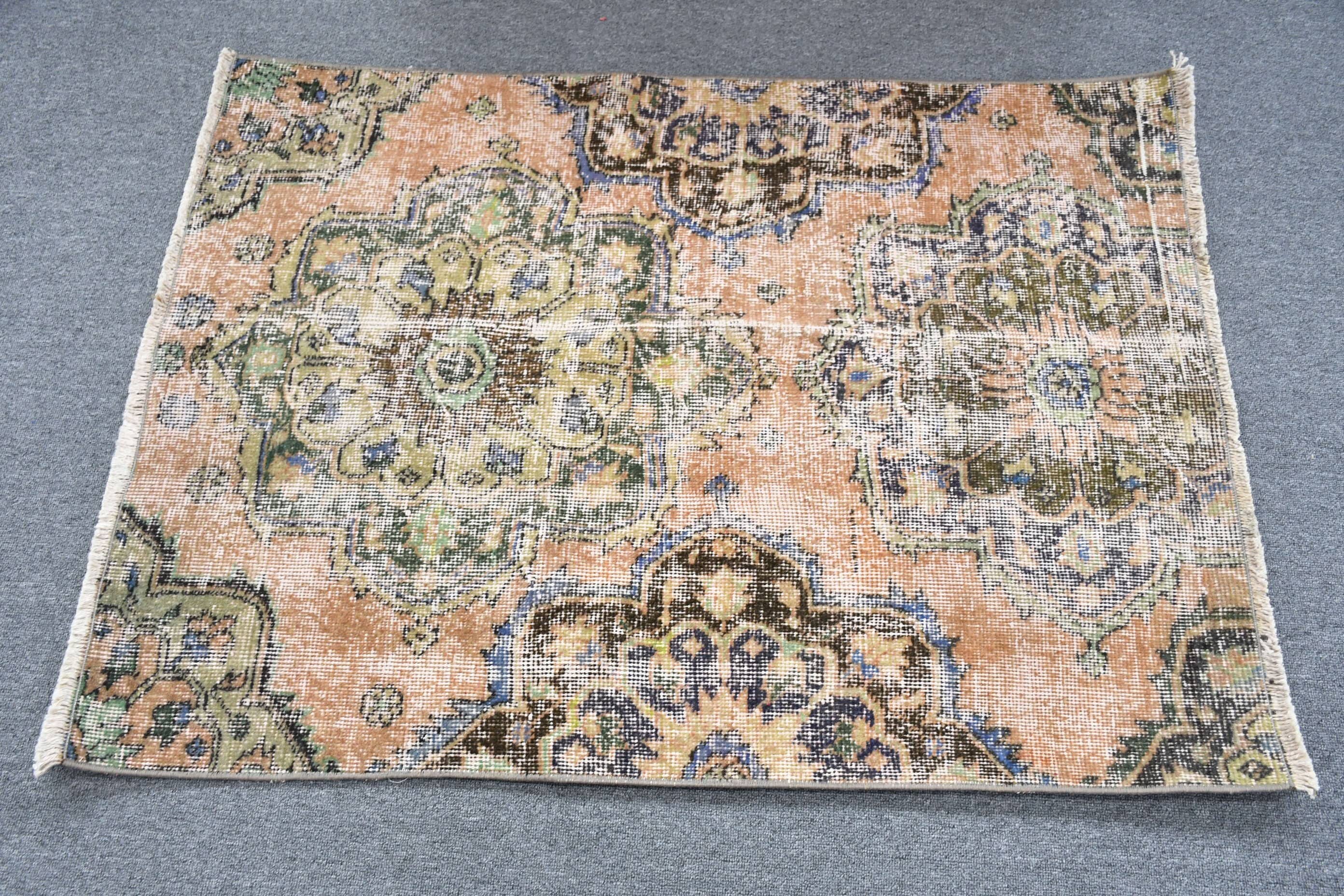 The Loom Wholesale – wholesale Rug pad – Vintage Beige & Green Wool Rug - Handmade Classic Design2