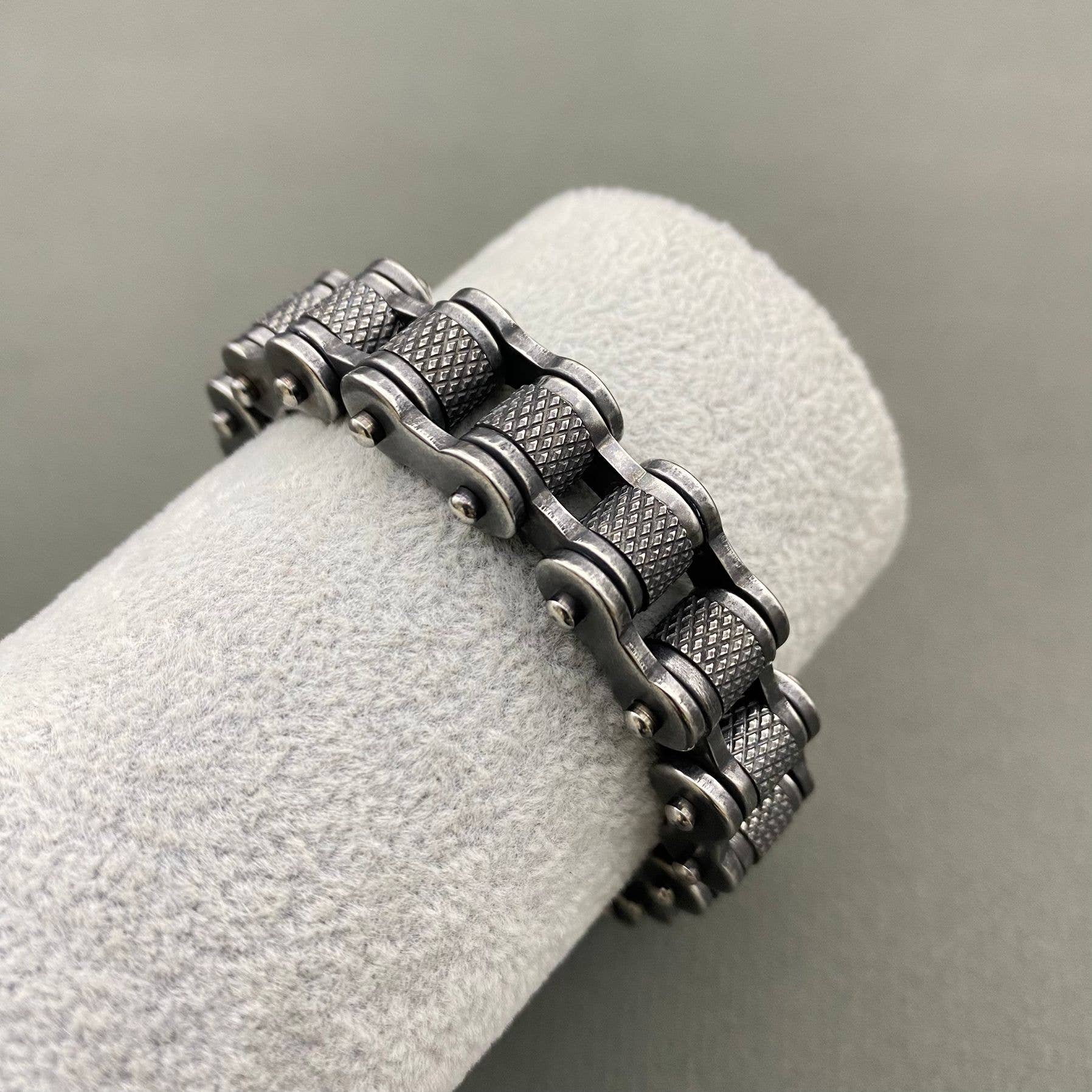 Mio Queena - Wholesale Cuff Bracelet - Bicycle Chain Design Men's Stainless Steel Bracelet - MJ/BC2