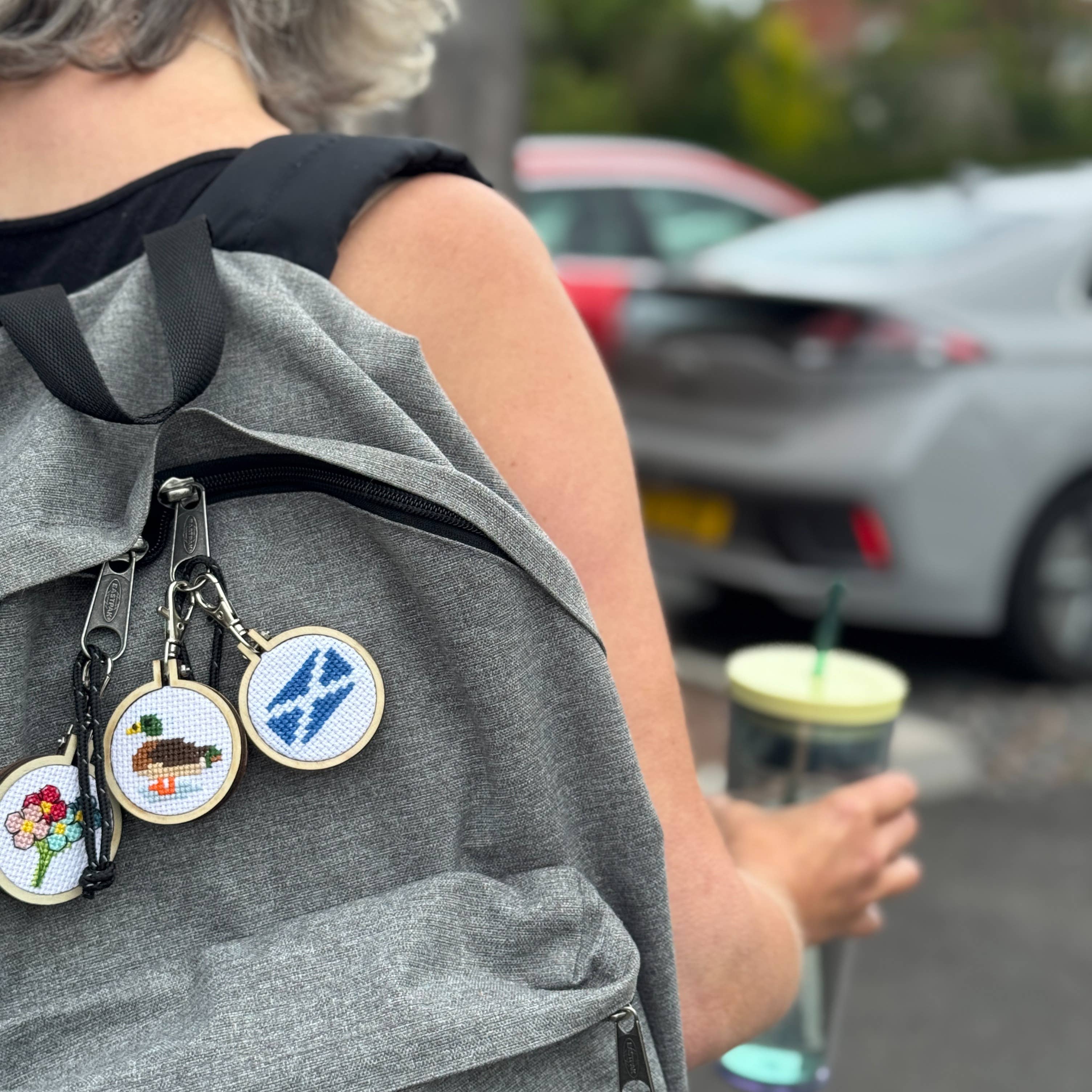 The Crafty Kit Company - Venta al por mayor Material para bordado/punto de cruz - Kit de Punto de Cruz en Miniatura 'Para que No Olvidemos' en Caja de Cerillas6