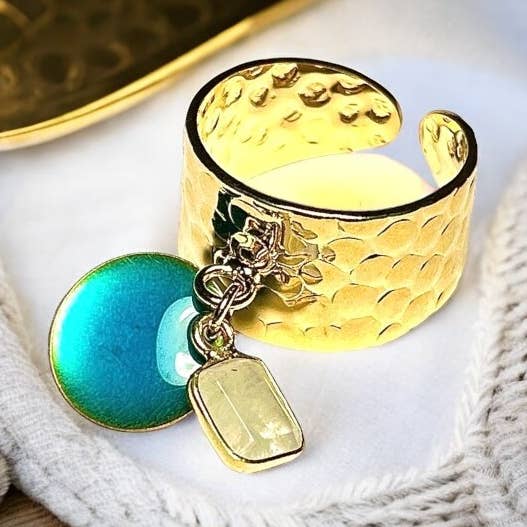 Bague dorée or fin en pierre de lune et sequin pour la vente par TOURMALYN