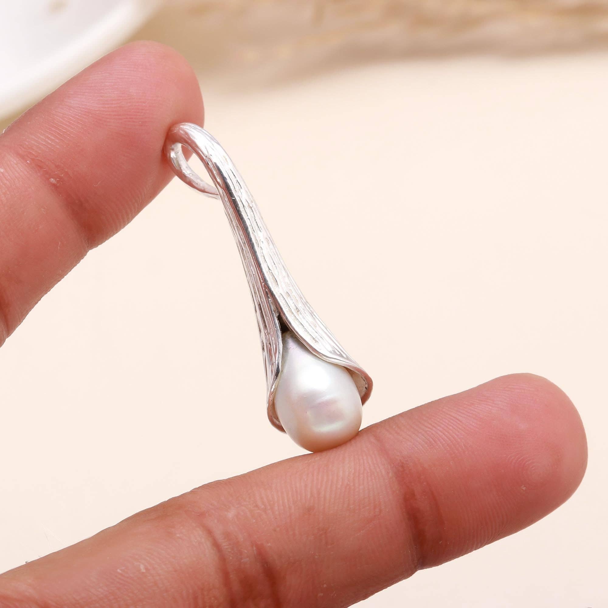 AG 925 JEWELLERY - Wholesale Individual Charm/Pendant - 925 Sterling Silver Calla Lily Pearl Pendant1