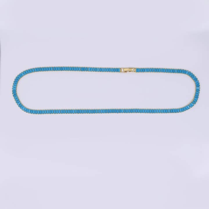 Collier Chaîne Tennis Baguette Turquoise CZ 5mm Plaqué Or 24K 17,71 Pouces | WA-3801 pour la vente par Aim Eternal