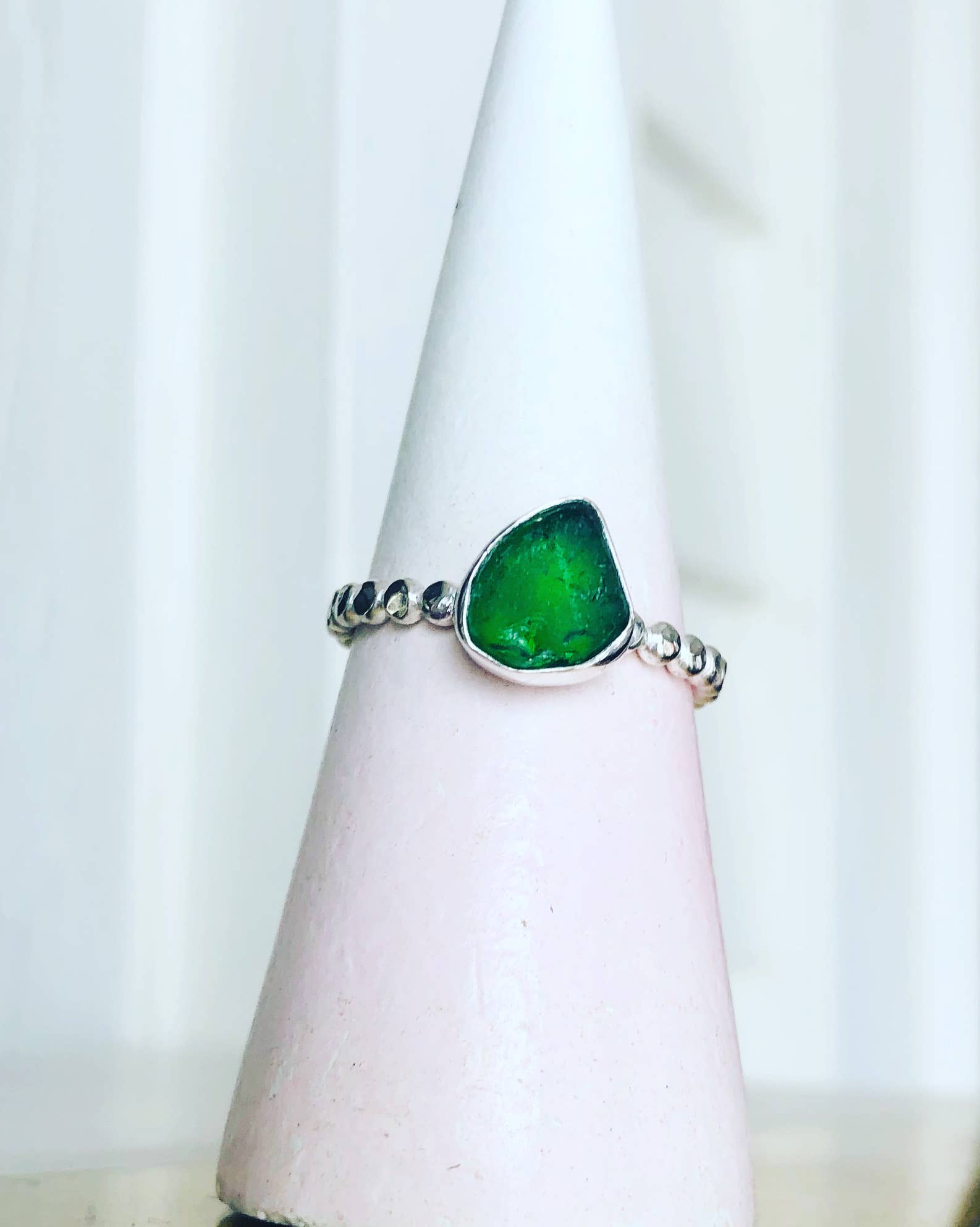 La Soucique Studio Metalsmithing – Anel de cocktail/declaração por atacado – Anel Perelle Simples de Vidro do Mar4