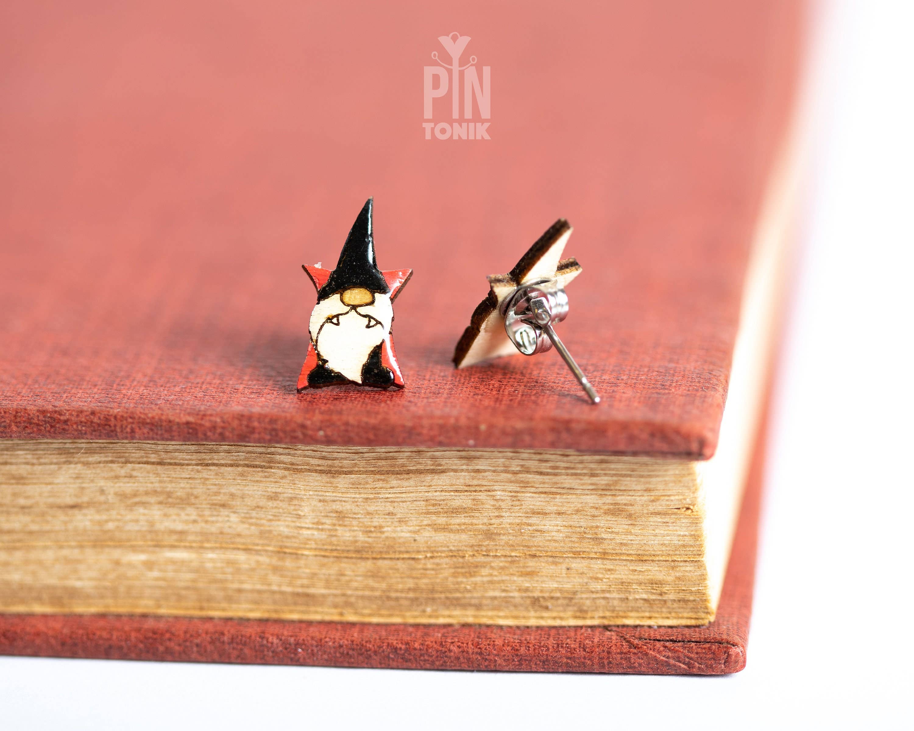 PinTonik - Vendita all'ingrosso Orecchini a bottone - Orecchini di Halloween gotici con gnomo vampiro Dracula3