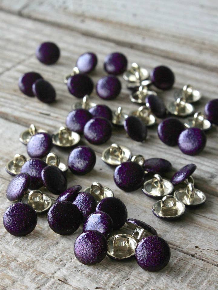 Shiny purple button for wholesale by Eglantine et ZoƩ